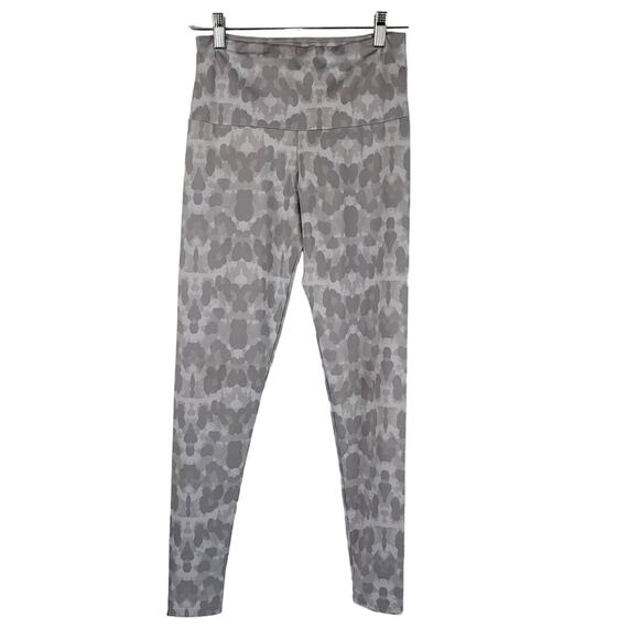 Onzie Flow Gray White Animal Print Athletic Yoga Hiking Leggings M/L - Picture 1 of 7